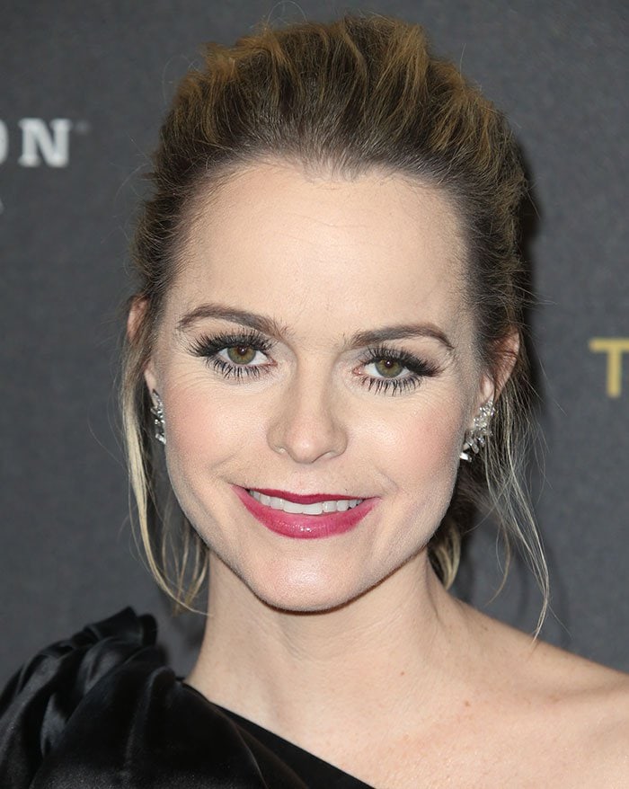 Taryn Manning wears her hair back