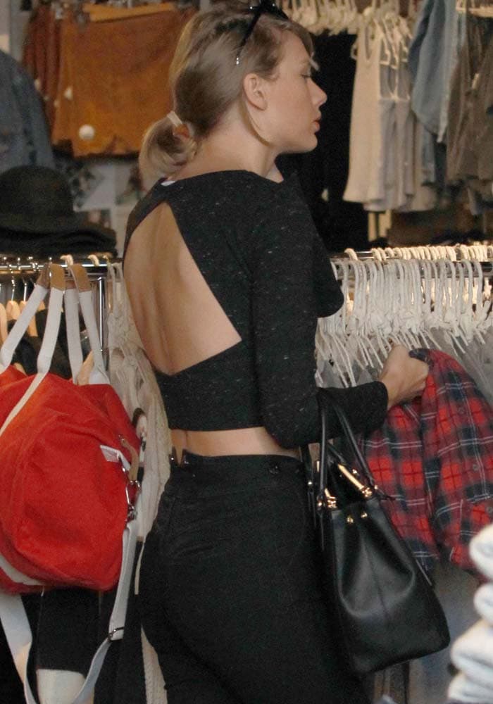 Taylor Swift shows off her toned back while shopping in a crop top from David Lerner