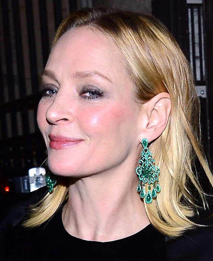 Uma Thurman wears a pair of oversized Chopard emerald chandelier earrings