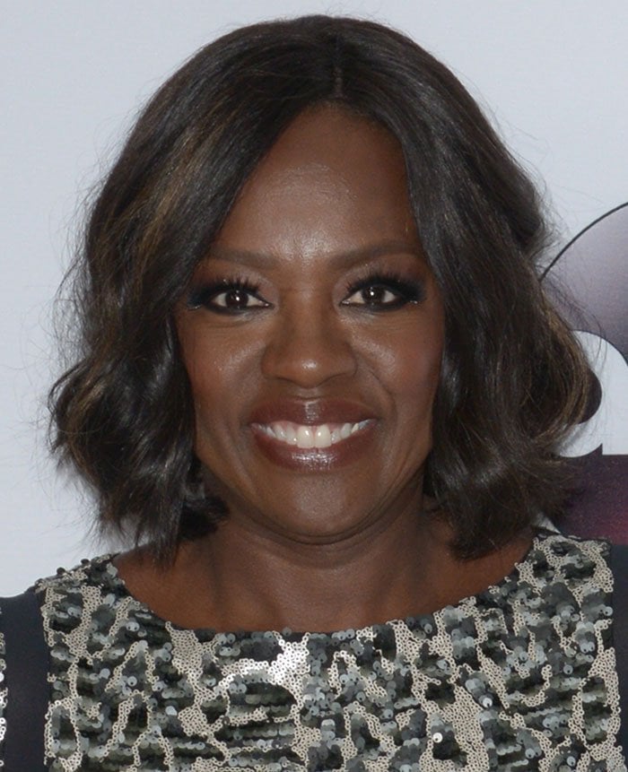 Viola Davis wore her short hair down in tousled waves