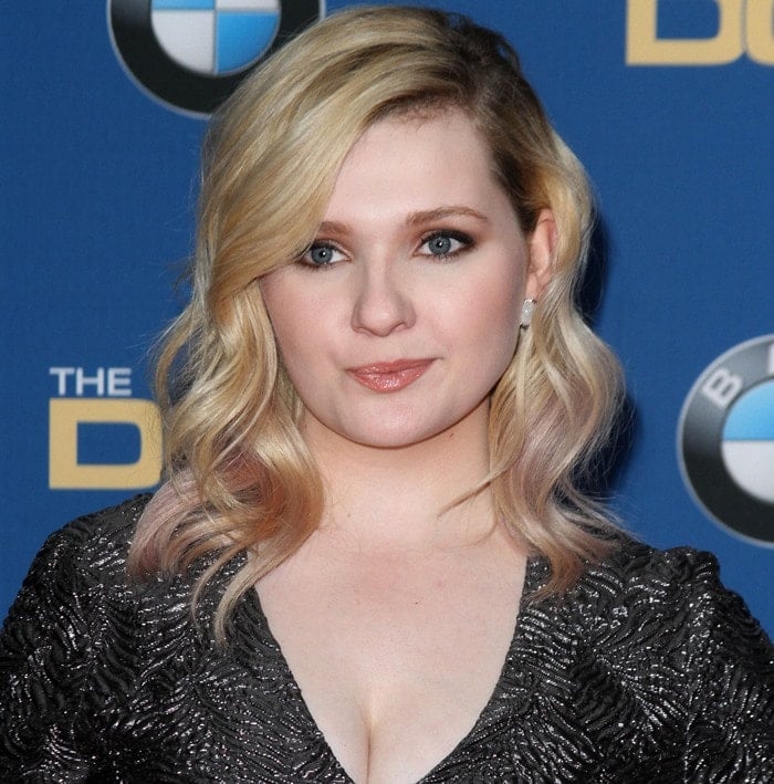 Abigail Breslin wears her hair down on the red carpet of the 2016 Directors Guild Of America Awards