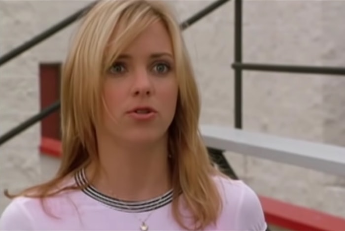 Anna Faris as Jessica's best friend April in The Hot Chick