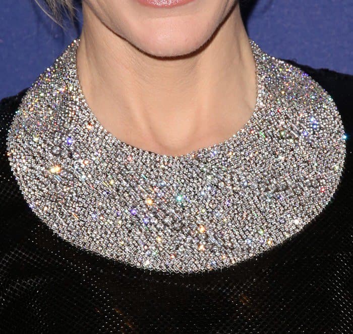 Cate Blanchett's necklace features over 3,400 round brilliant diamonds in a setting of fine platinum links