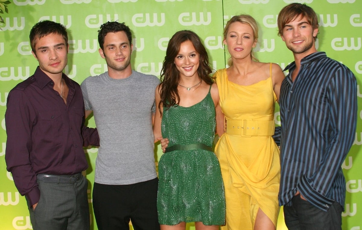 (L-R) Gossip Girl stars Ed Westwick, Penn Badgley, Blake Lively, Leighton Meester, and Chace Crawford arrive at the CW Television Critics Association Press Tour party at the Fountain Plaza at the Pacific Design Center