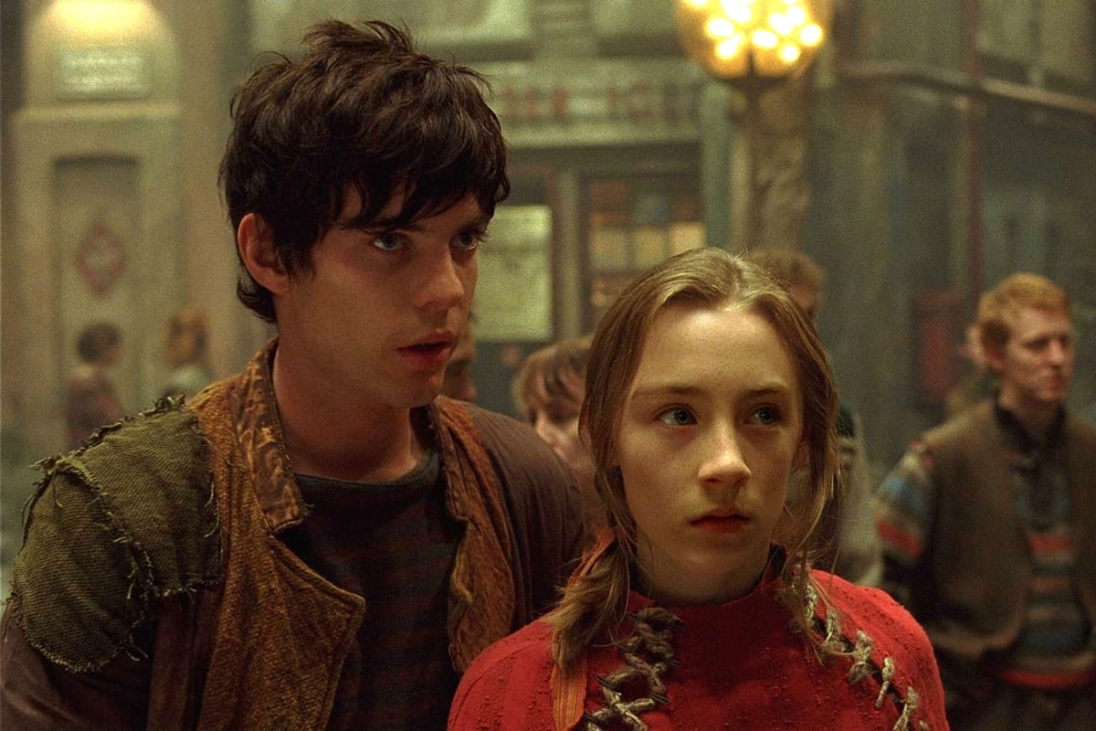 Saoirse Ronan as Lina Mayfleet and Harry Treadaway as Doon Harrow in City of Ember