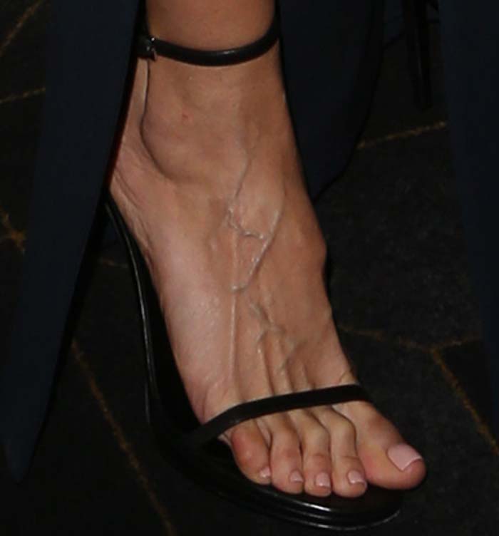 Heidi Klum's feet in black Stuart Weitzman sandals