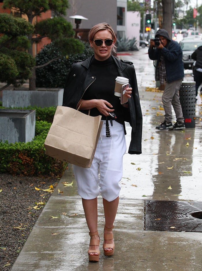 Hilary Duff wears her hair back as she leaves Zinc Cafe