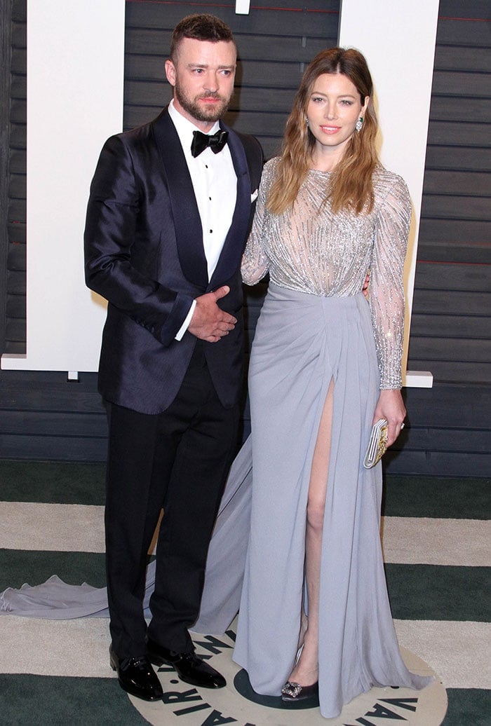 Justin Timberlake and Jessica Biel pose for photos at the 2016 Vanity Fair Oscar Party