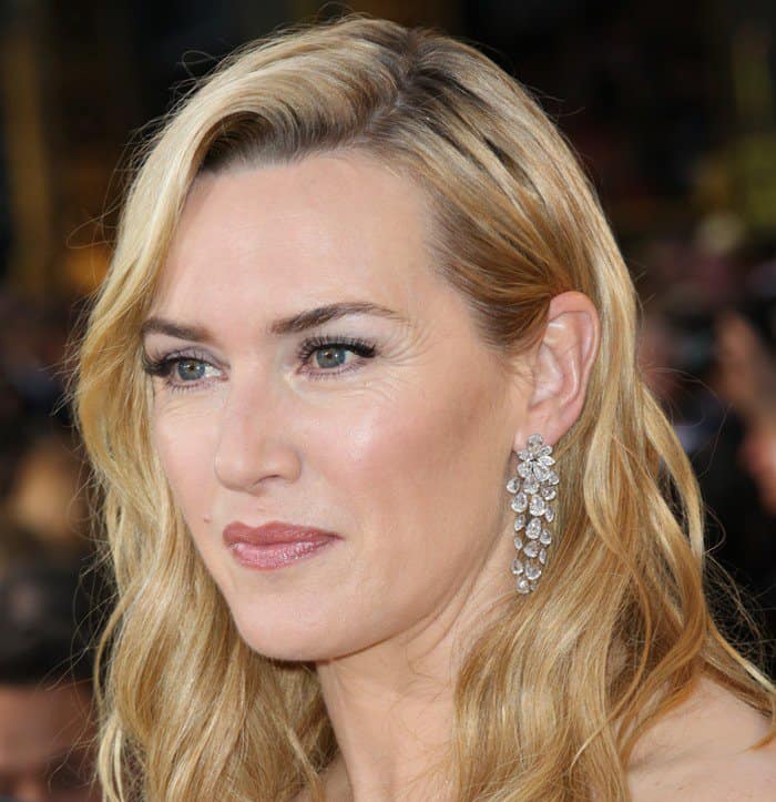 Kate Winslet opted for a simple yet elegant look at the Los Angeles Academy Awards ceremony with earrings from Nirav Modi