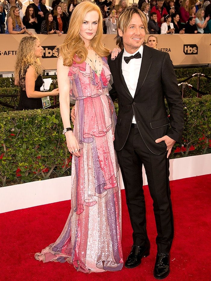 Nicole Kidman and husband Keith Urban pose for photos on the red carpet at the 2016 SAG Awards