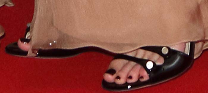 Nicole Kidman's feet in leather Gucci sandals