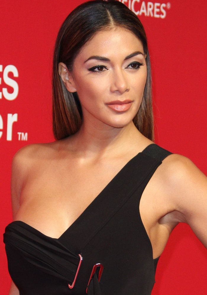 Nicole Scherzinger wears her hair down at the 2016 MusiCares "Person of the Year" event honoring Lionel Richie
