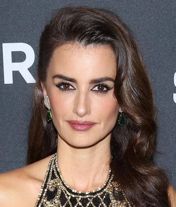 Penelope Cruz wears winged eyeliner to the premiere of "Zoolander No. 2"