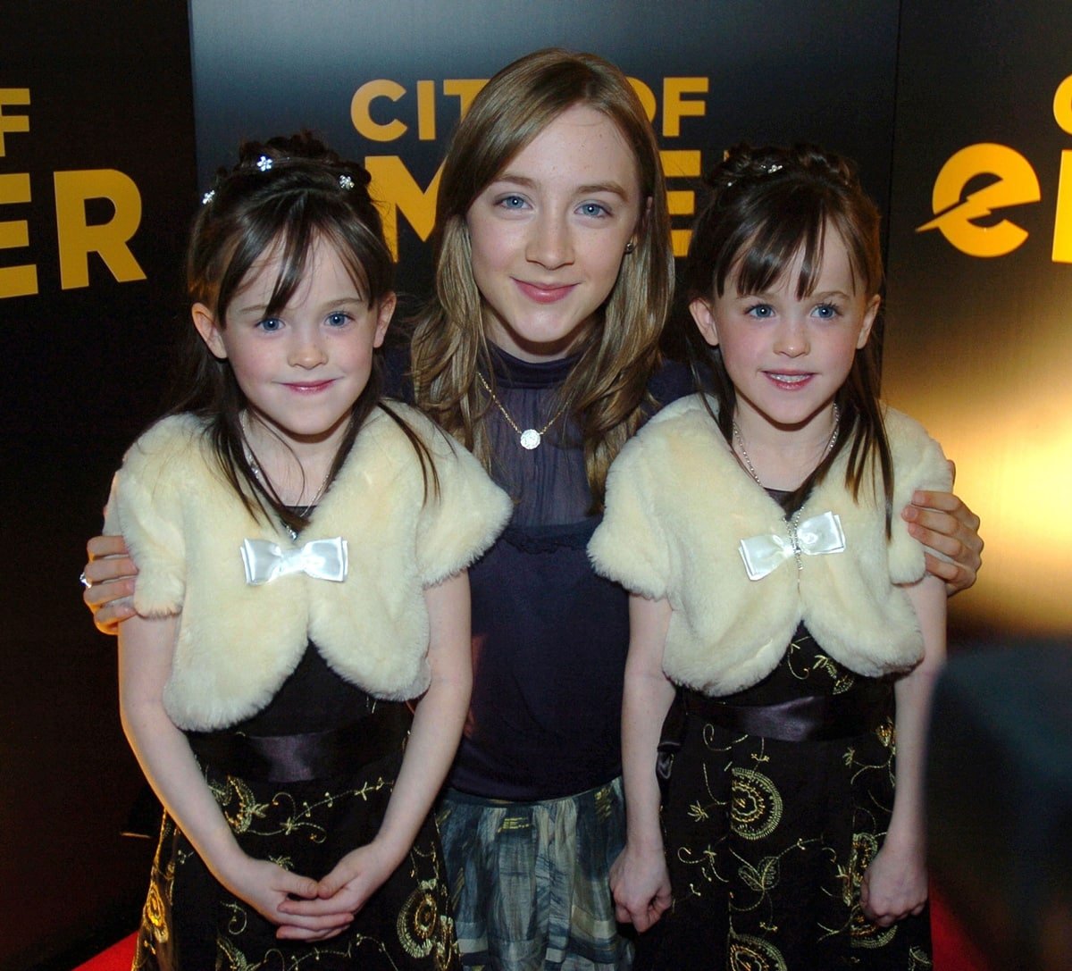 Saoirse Ronan poses with her City of Ember co-stars Amy and Catherine Quinn