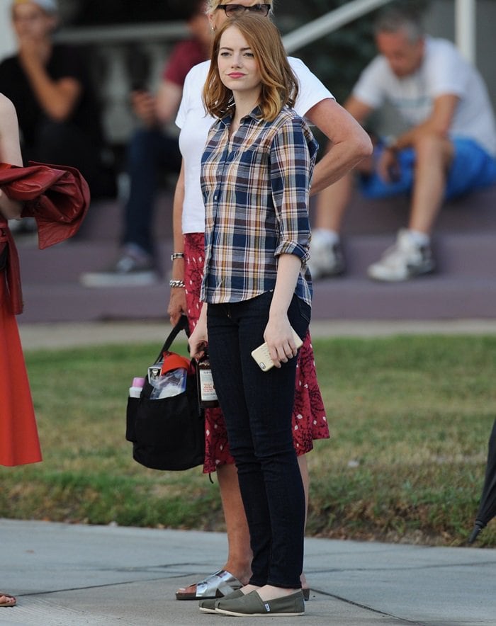 Emma Stone trägt TOMS am Set von 'La La Land''La La Land'