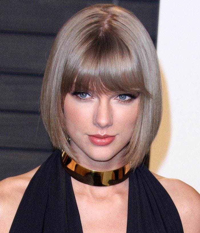 Taylor Swift shows off her short hairstyle at the 2016 Vanity Fair Oscar Party