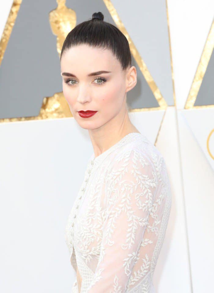 Rooney Mara topped off her cool look with a daring 'do that added even more drama to her ensemble at the 88th Annual Academy Awards