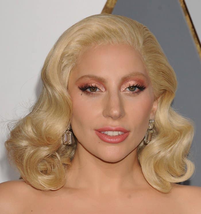 Lady Gaga shows off her Lorraine Schwartz jewels teardrop earrings