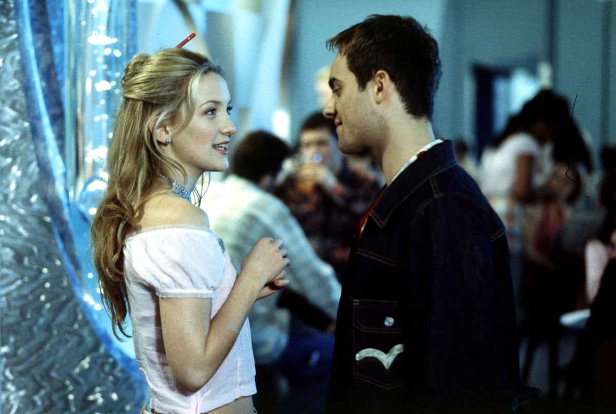 Kate Hudson as Lucy Owens and Stuart Townsend as the young Dubliner Adam in the 2000 romantic comedy film About Adam