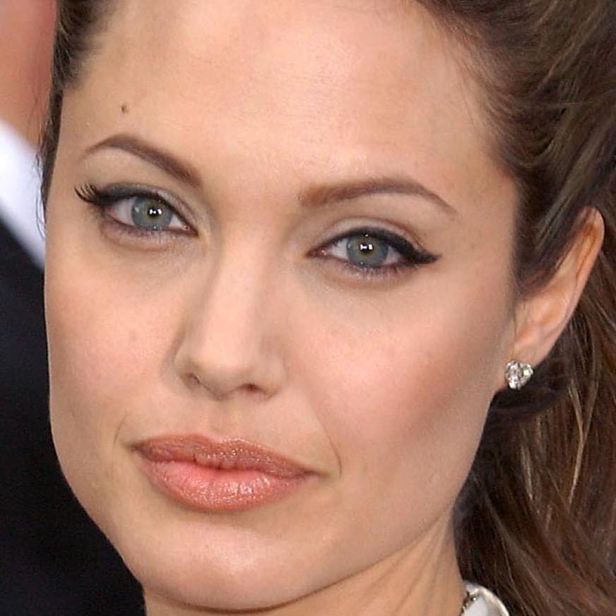 There are online guides that will show you how to add eyeliner for applying an Angelina Jolie makeup look
