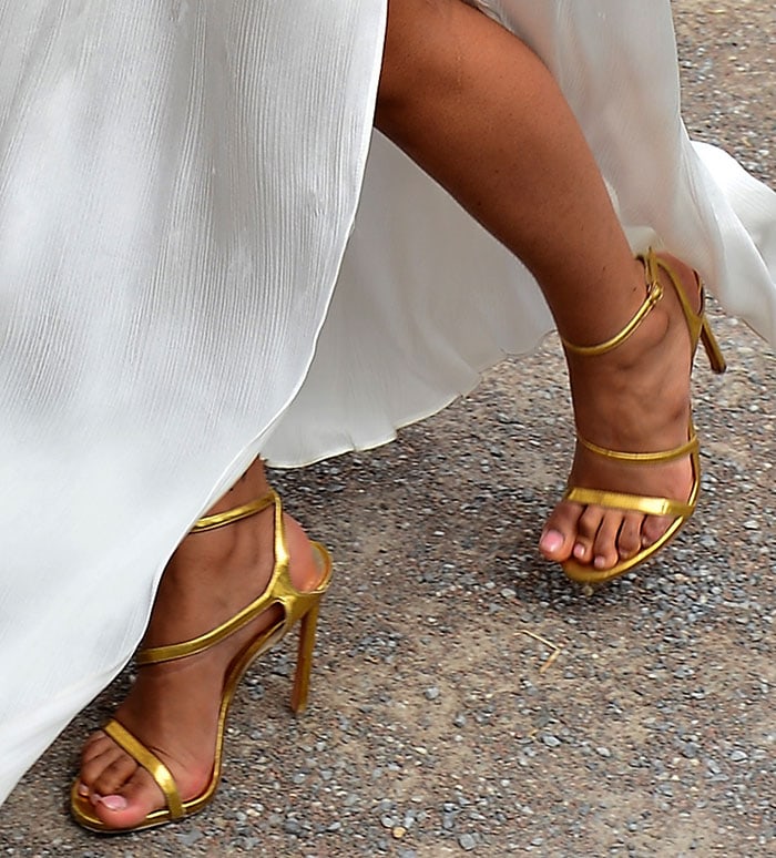 Chanel Iman completed her ethereal look with a pair of glamorous gold Stuart Weitzman "Sultry" sandals
