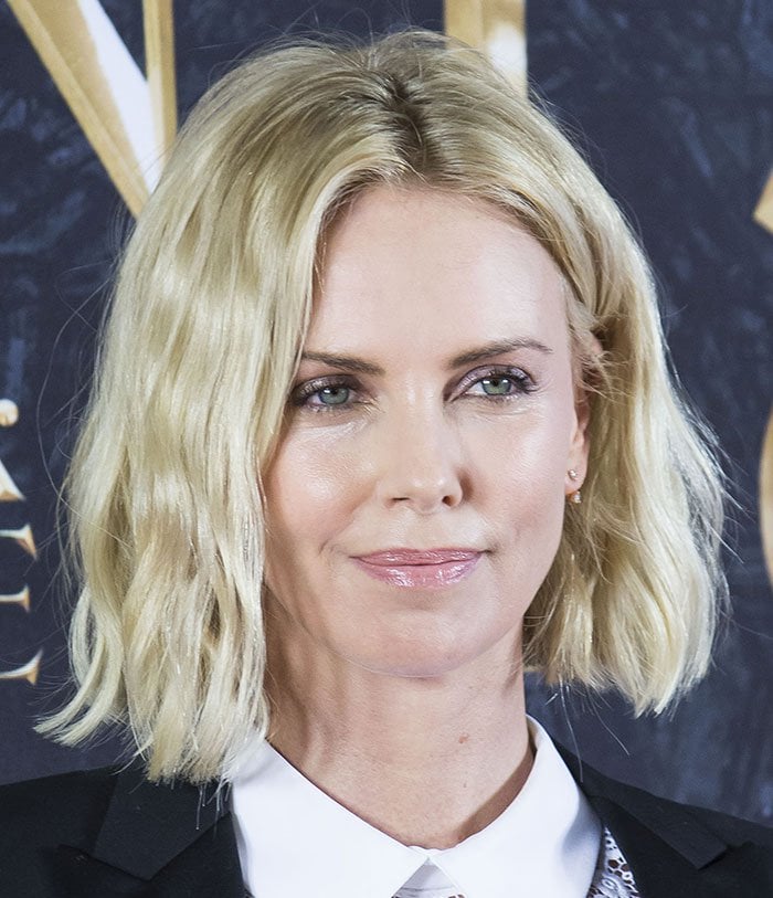 Charlize Theron wears her blonde hair in a wavy bob at the premiere of "The Huntsman: Winter’s War"