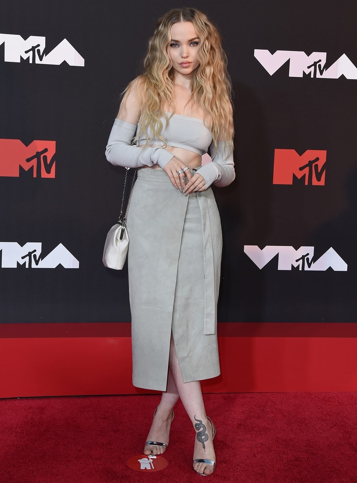 Dove Cameron hit the red carpet in an outfit from Zeynep Arcay at the 2021 MTV Video Music Awards