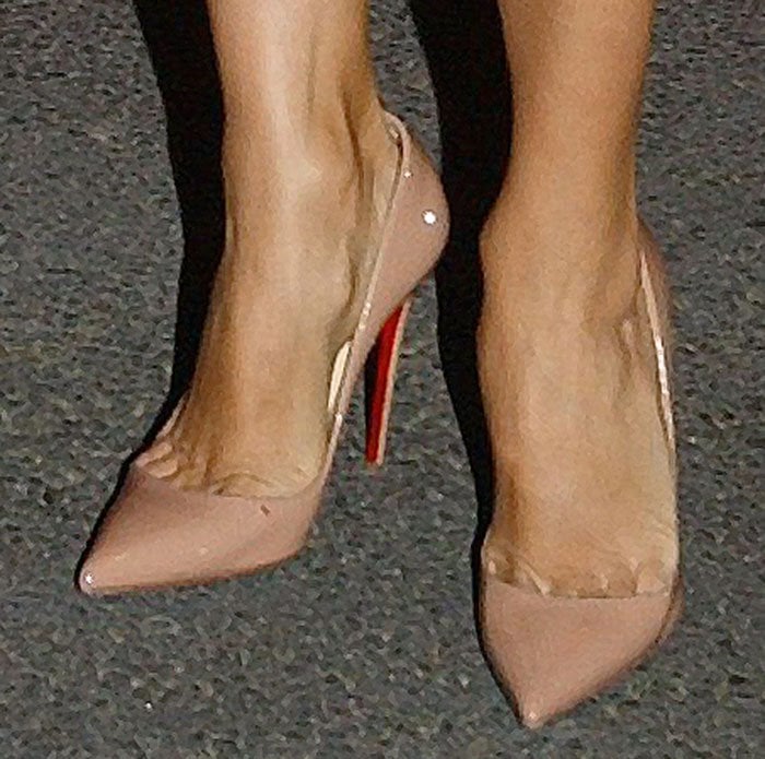 Eva Longoria's feet in patent leather "So Kate" pumps