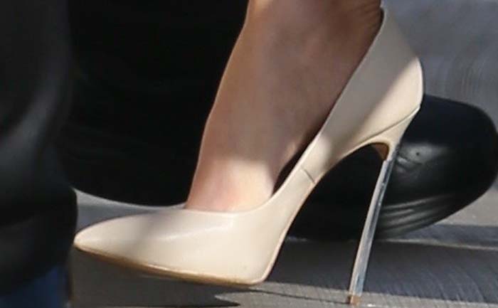 Gal Gadot's feet in nude Casadei pumps