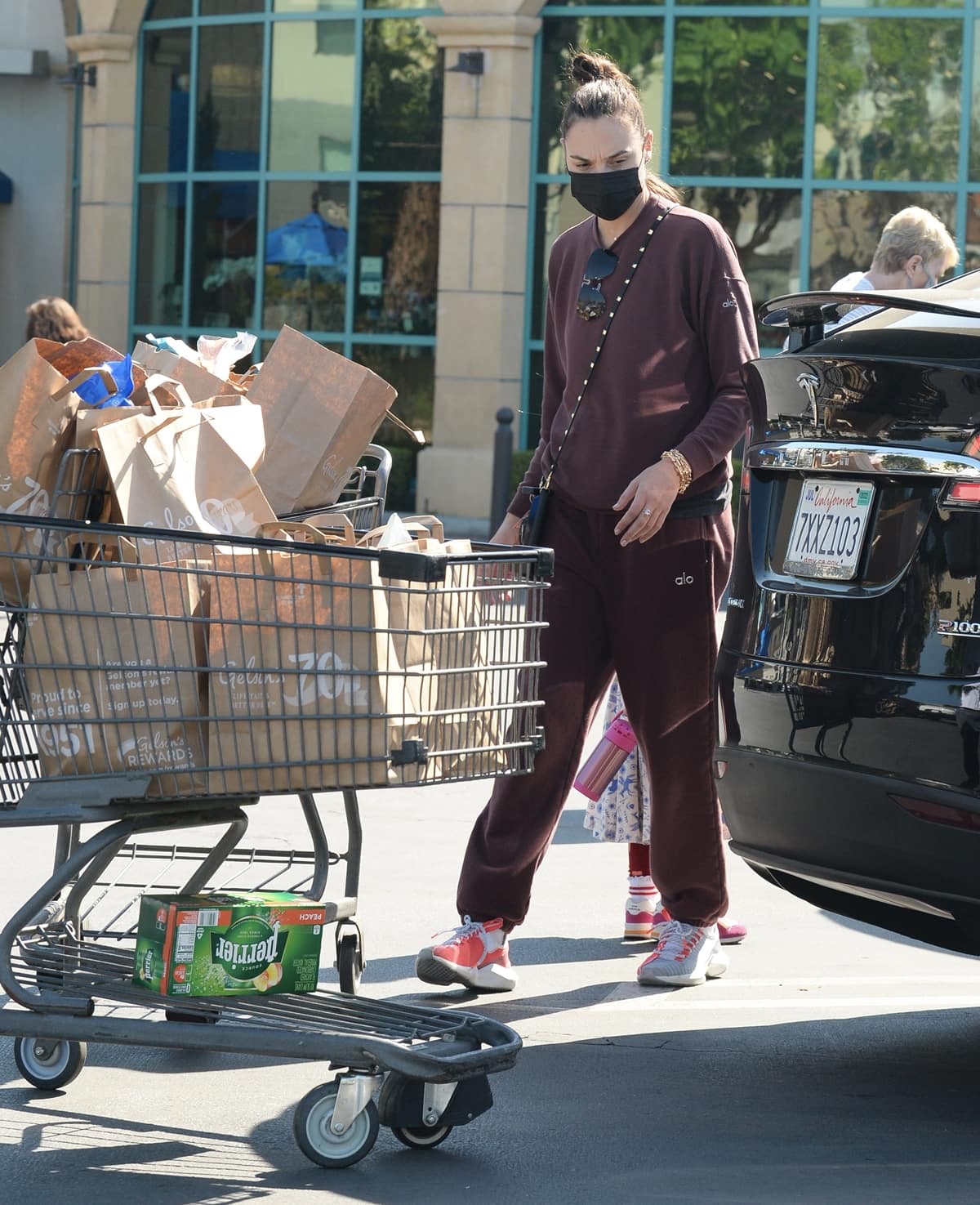 Actress Gal Gadot goes grocery shopping in sneakers from Reebok at Gelson's Markets