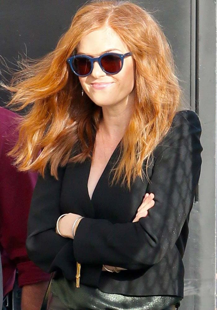 Isla Fisher wears her red hair down as she arrives at ABC Studios for a filming of "Jimmy Kimmel Live!"