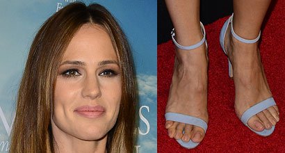 garner jennifer feet legs heels toes nude miracles heaven premiere overhanging overlapping pinky toe