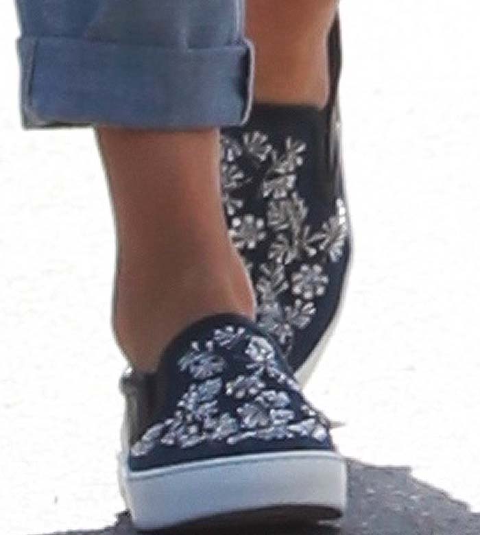 Jessica Alba wears a pair of casual Christian Dior sneakers