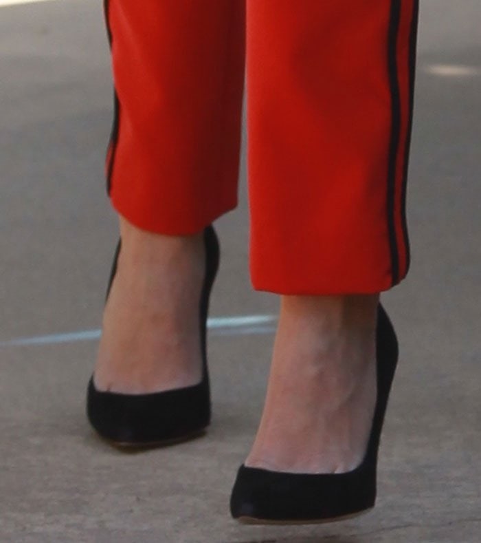 Kourtney Kardashian's feet in black Gianvito Rossi pumps