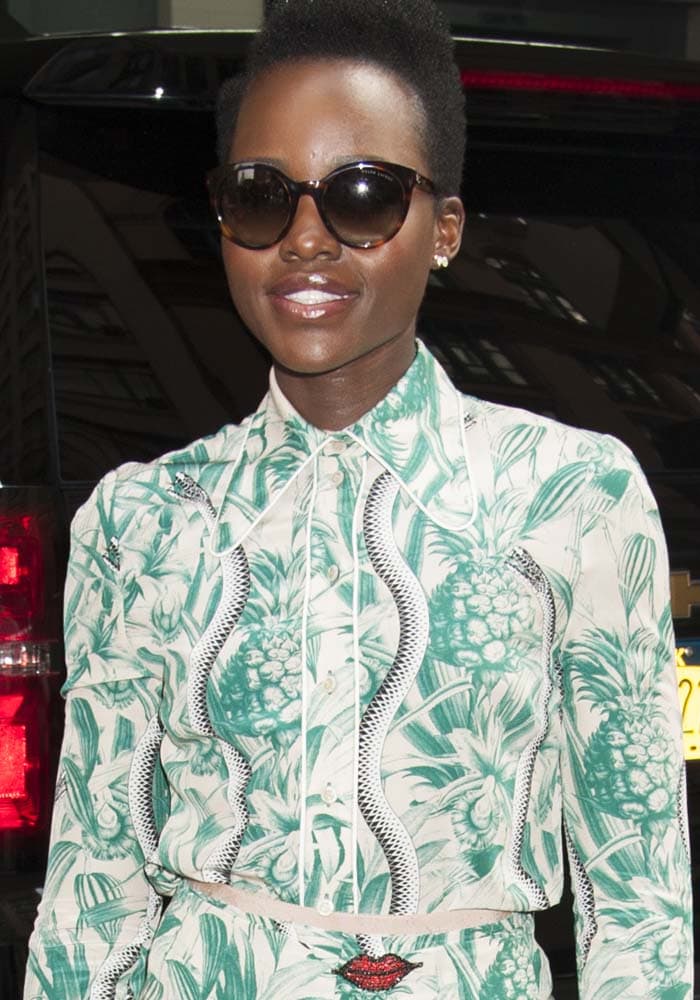 Lupita Nyong'o wears a snake print Gucci Spring 2016 shirt dress