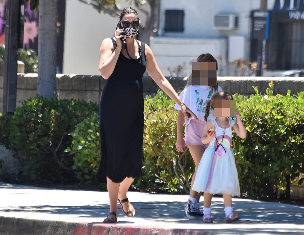 Pregnant Gal Gadot with her daughters Maya Varsano and Alma Varsano in Hollywood