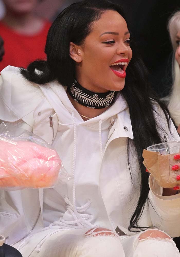 Rihanna wears her hair down at the LA Lakers vs. Golden State Warriors game