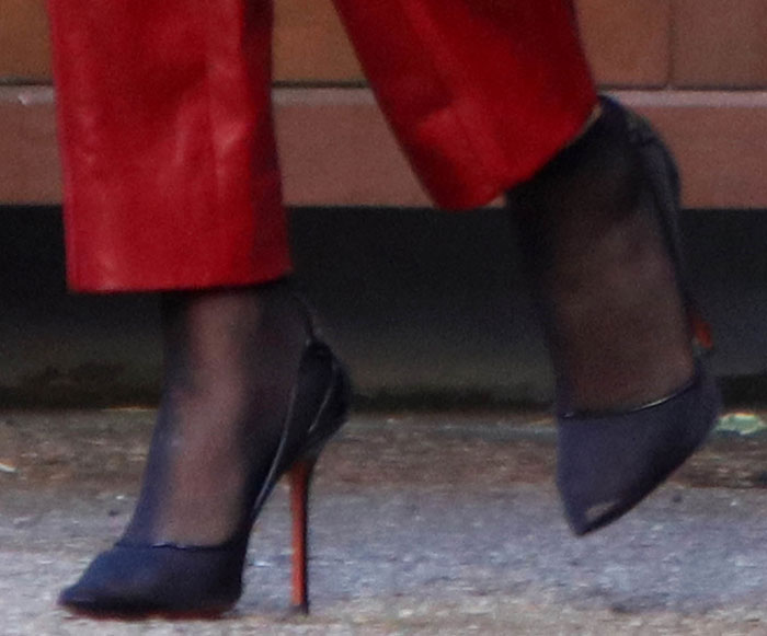 Selena Gomez's feet in black Soebedar sandals