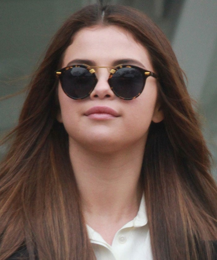 Selena Gomez wears her hair down as she arrives at the Louis Vuitton fashion show presentation held during Paris Fashion Week