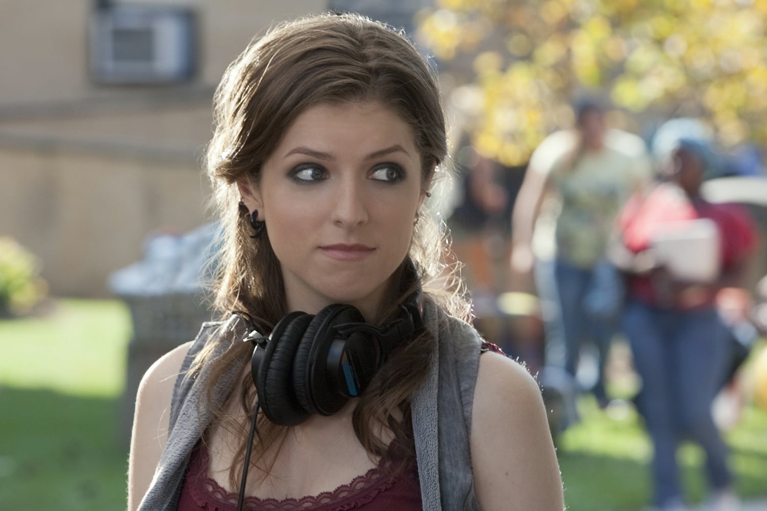 Anna Kendrick plays Beca Mitchell, the main protagonist of Pitch Perfect, Pitch Perfect 2, and Pitch Perfect 3