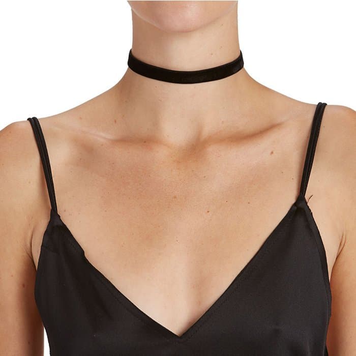 Are You Am I Fina Velvet Choker