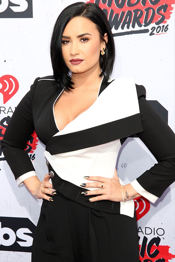 Demi Lovato side parts her dark hair at the 2016 iHeartRadio Music Awards