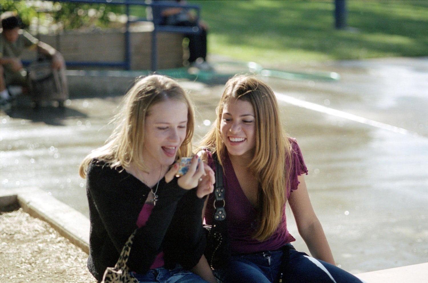 Evan Rachel Wood as Tracy Freeland and Nikki Reed as Evie Zamora in Catherine Hardwicke's 2003 American teen drama film Thirteen