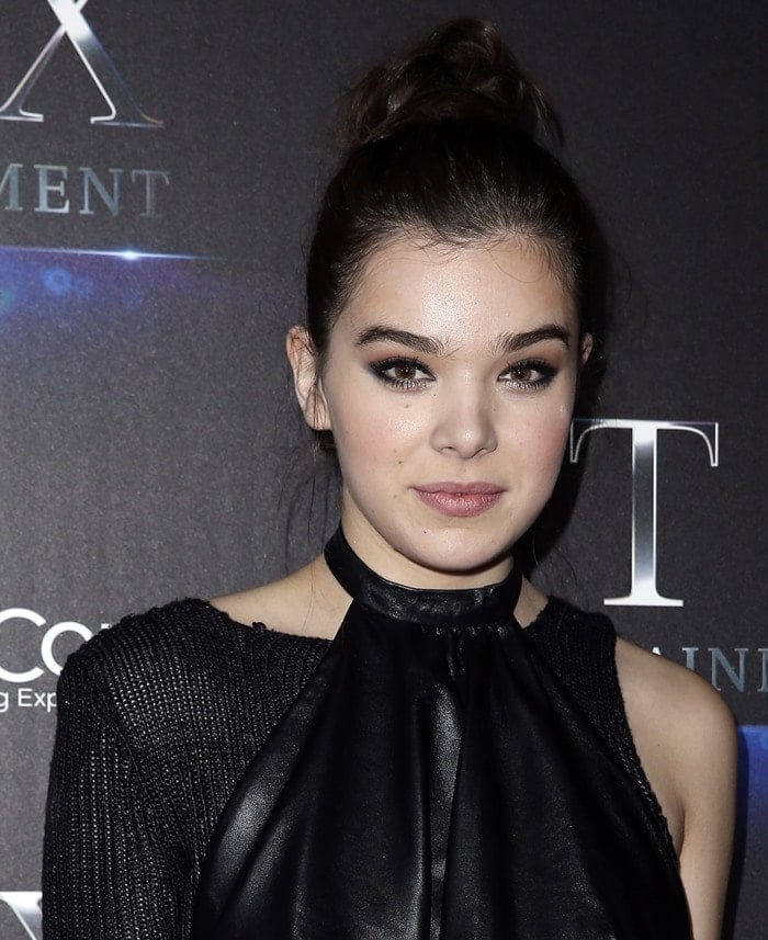 Hailee Steinfeld wears her hair up at CinemaCon