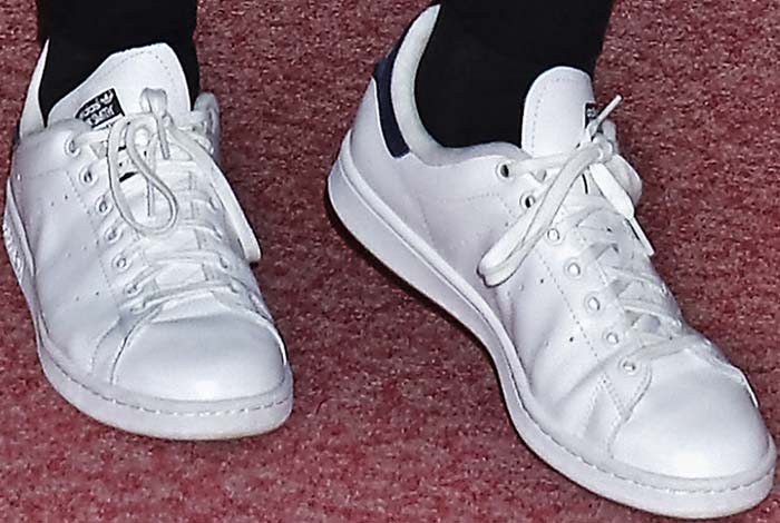 Hailee Steinfeld's feet in white Adidas sneakers