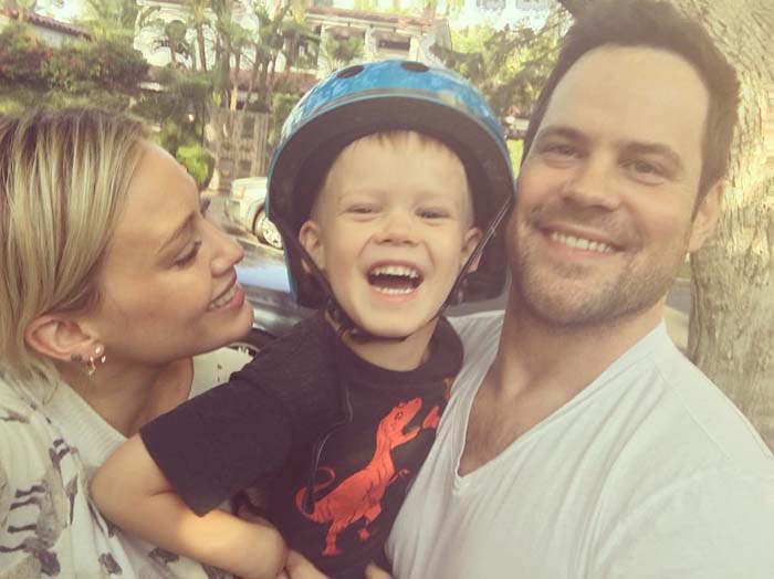 Hilary Duff shows that Luca’s dad Mike Comrie is an attentive parent