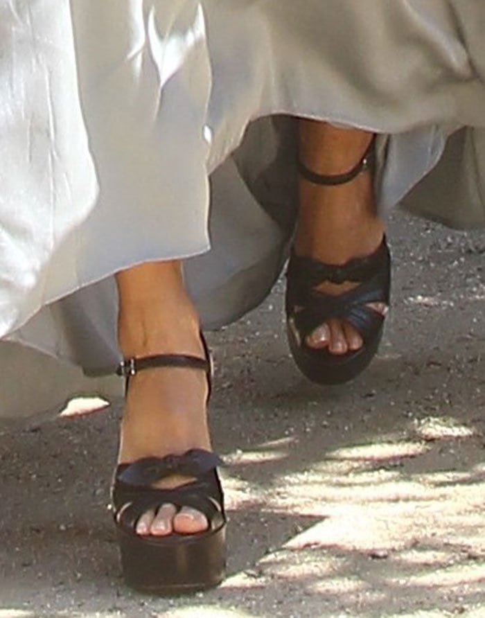 Jessica Alba in Saint Laurent 'Candy' sandals