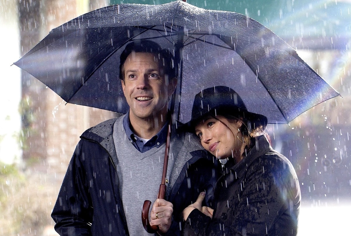 Jessica Biel as Penny and Jason Sudeikis as Henry in The Book of Love