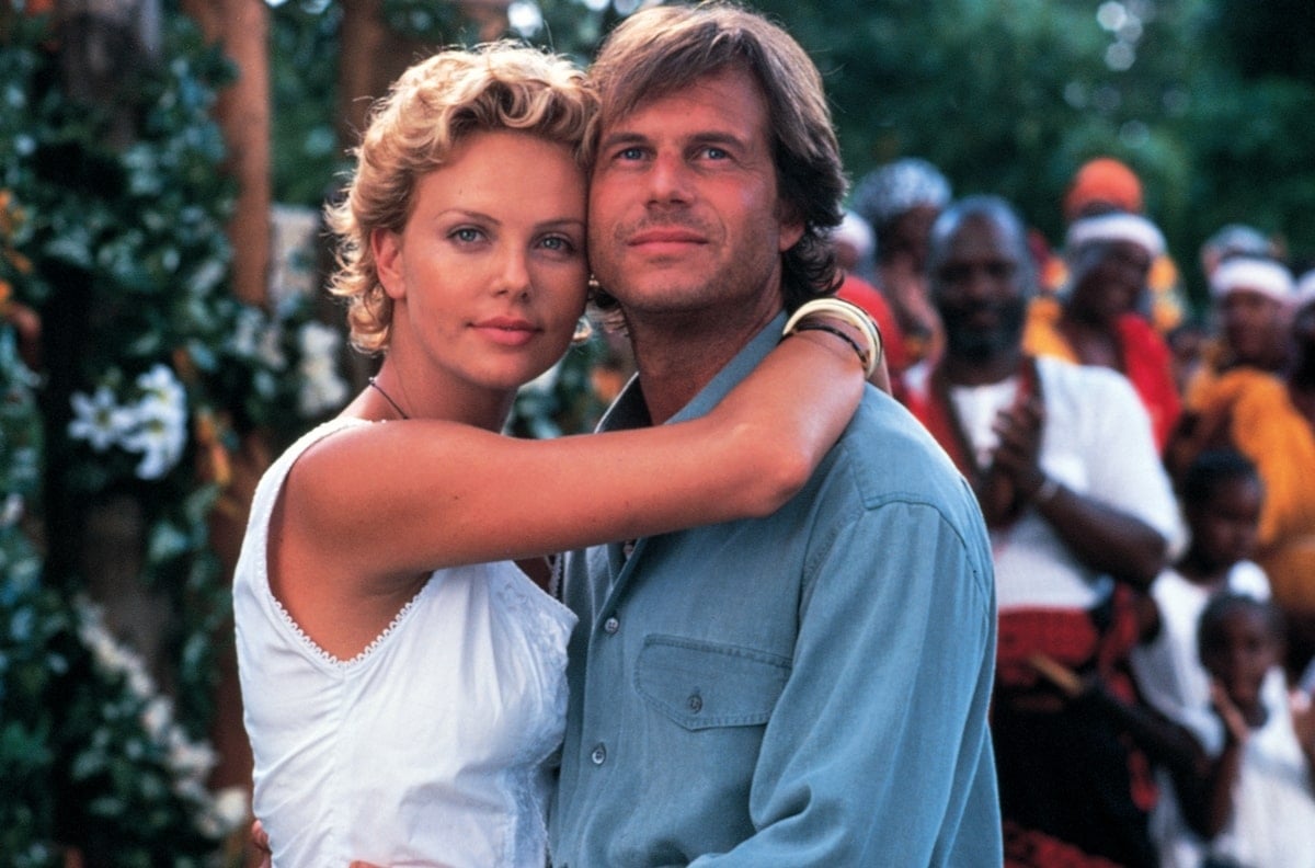 Bill Paxton as zoologist Professor Gregory "Gregg" O'Hara and Charlize Theron as Jill Young in the 1998 American epic adventure film Mighty Joe Young