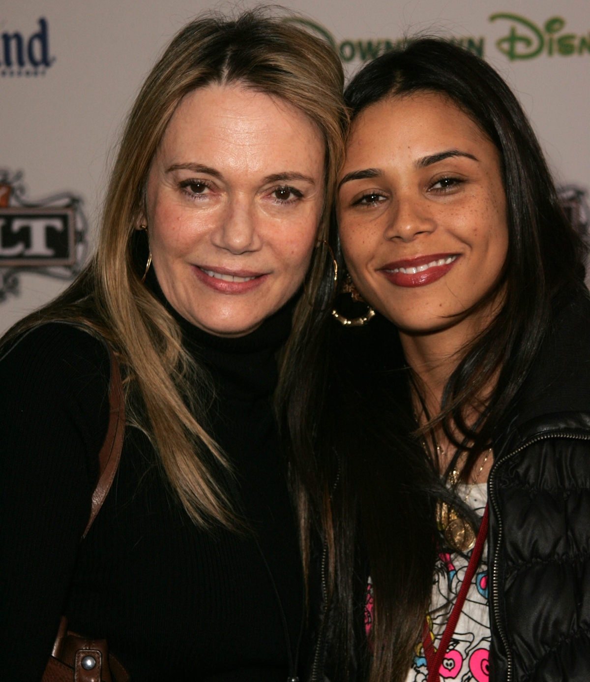 Quincy Jones's ex-wife Peggy Lipton, who died of colon cancer in Los Angeles on May 11, 2019, posing with her elder daughter Kidada Jones